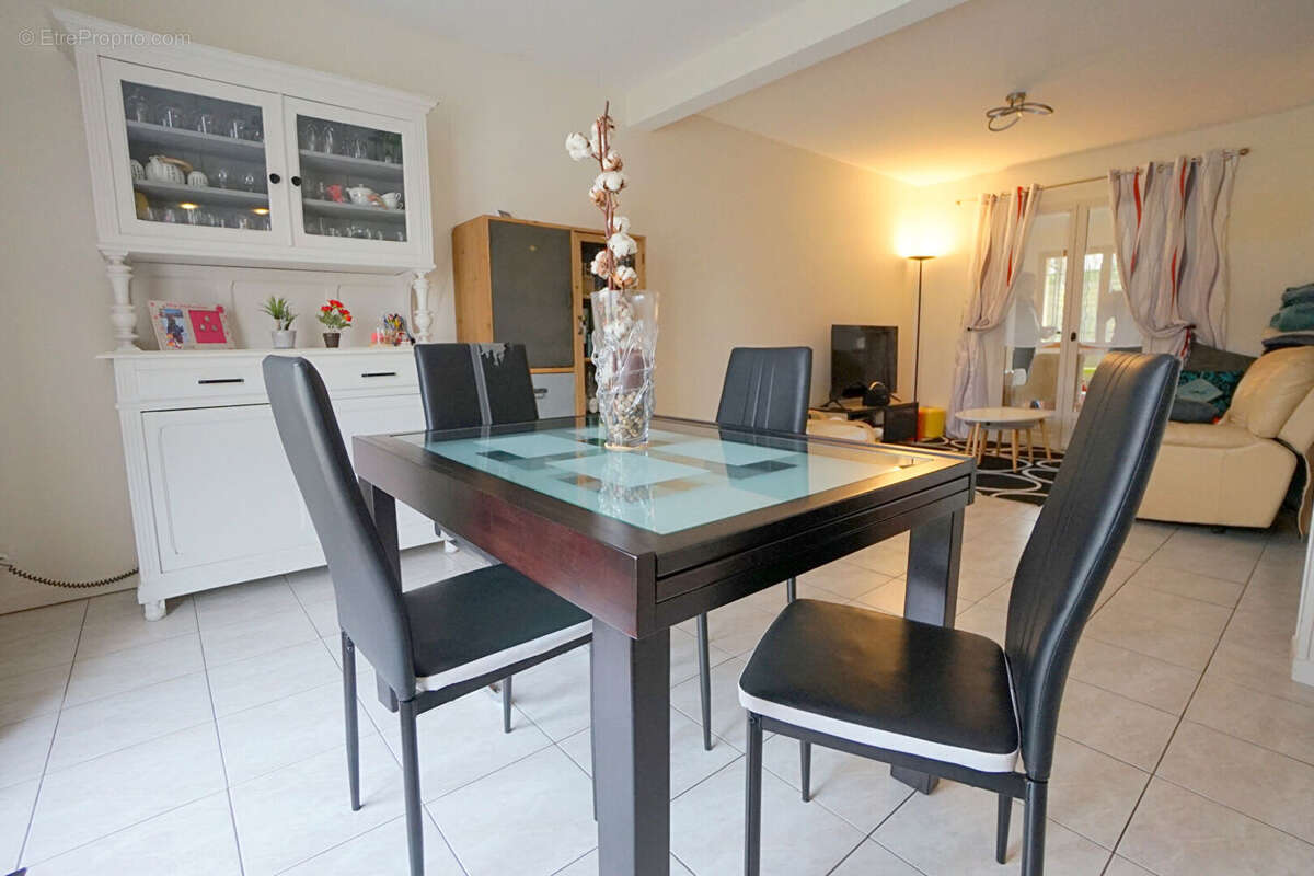 Maison à MEZIERES-SUR-SEINE