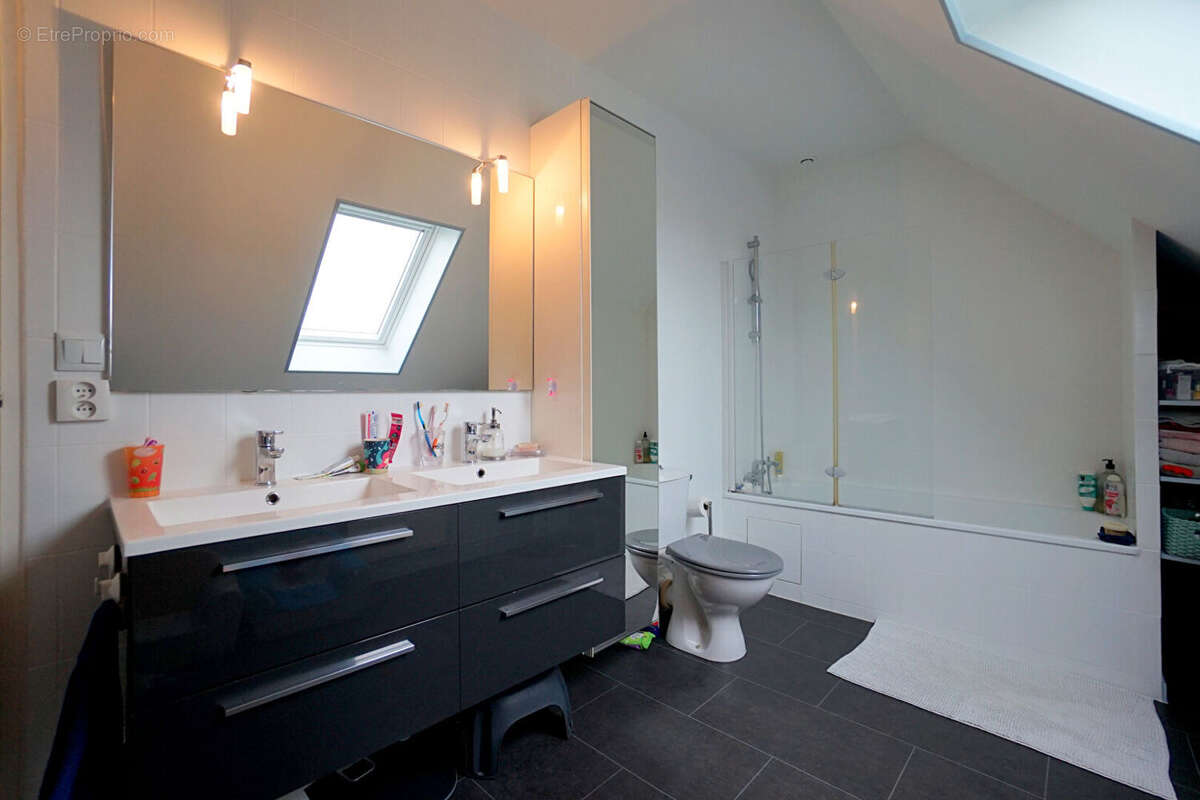 Maison à MEZIERES-SUR-SEINE