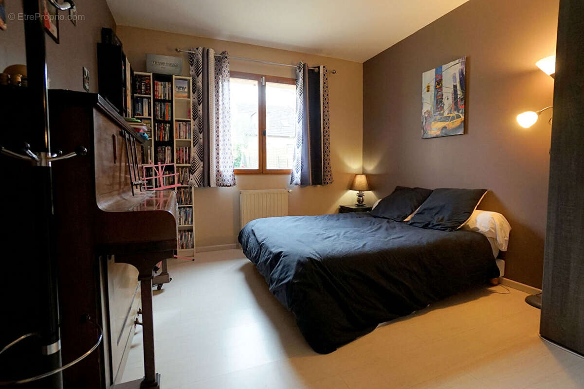 Maison à MEZIERES-SUR-SEINE