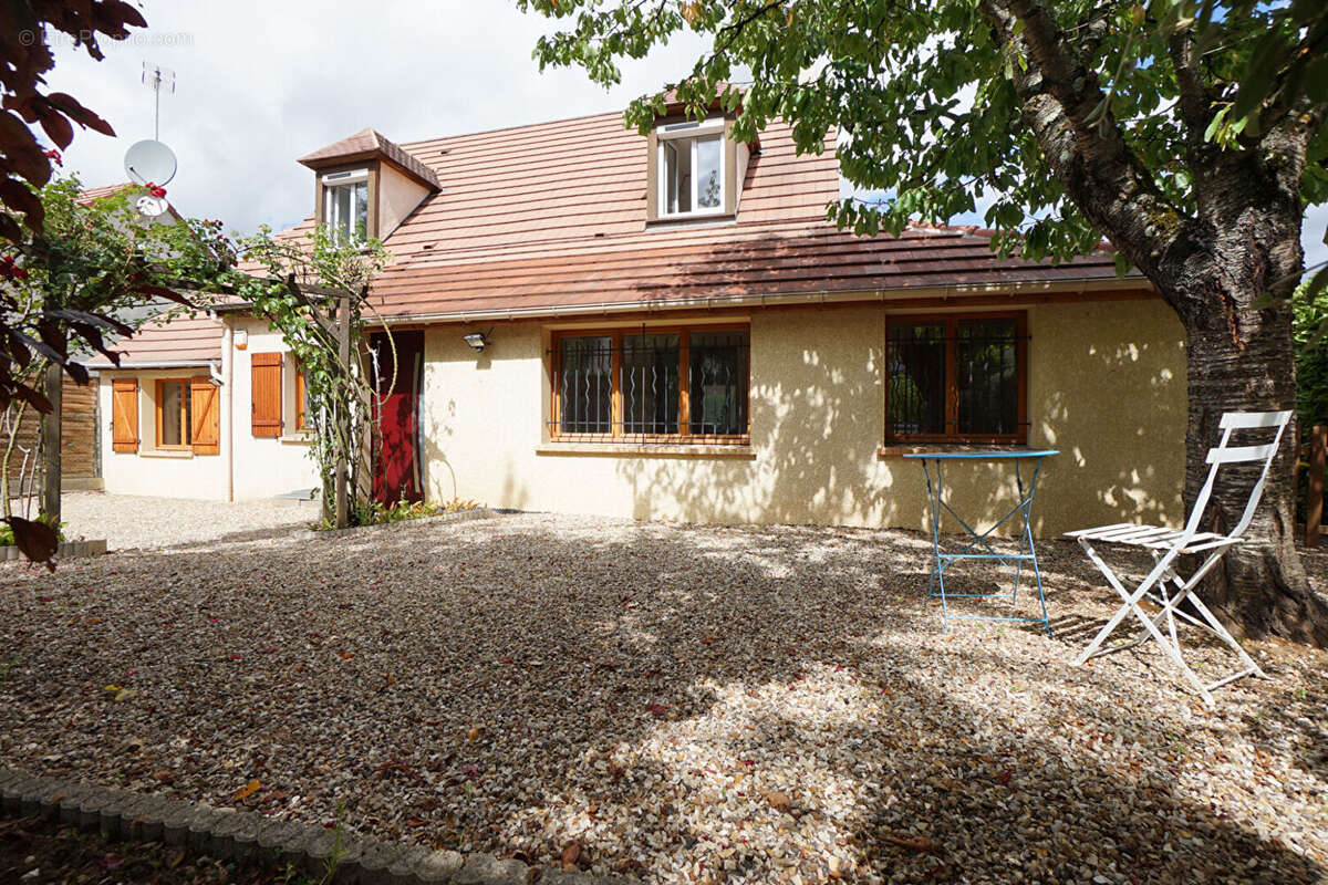 Maison à MEZIERES-SUR-SEINE