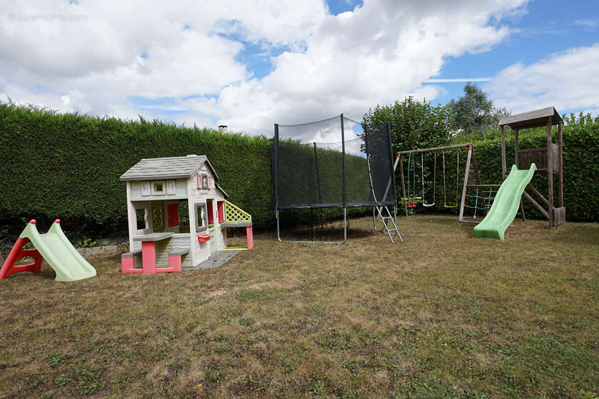 Maison à MEZIERES-SUR-SEINE