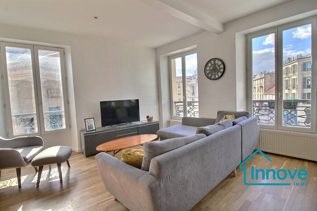 pièce de vie - Appartement à VERSAILLES