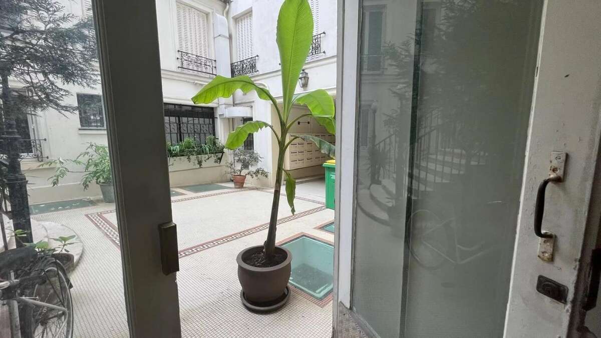 Commerce à PARIS-11E