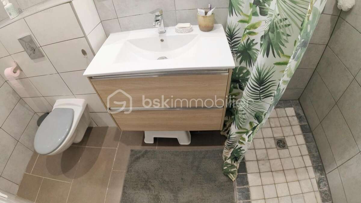 Maison à SAINT-LAURENT-DE-LA-SALANQUE