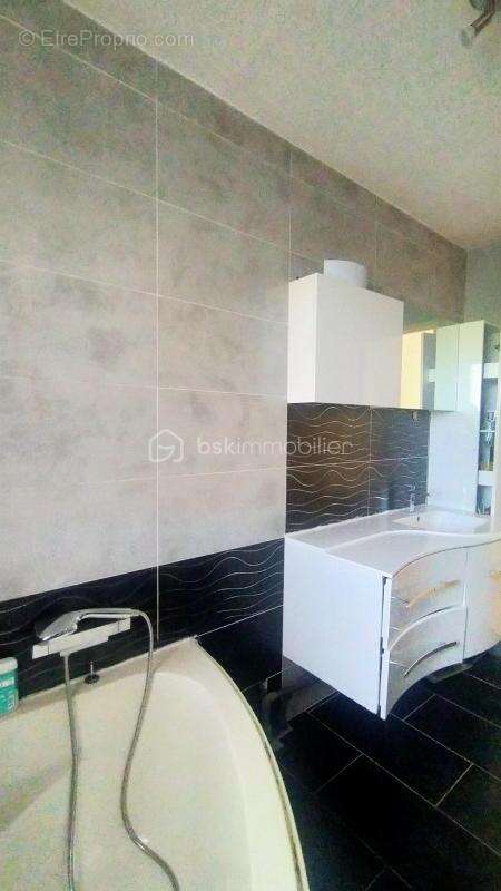 Maison à LA PACAUDIERE