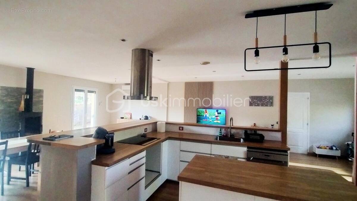 Maison à LA PACAUDIERE