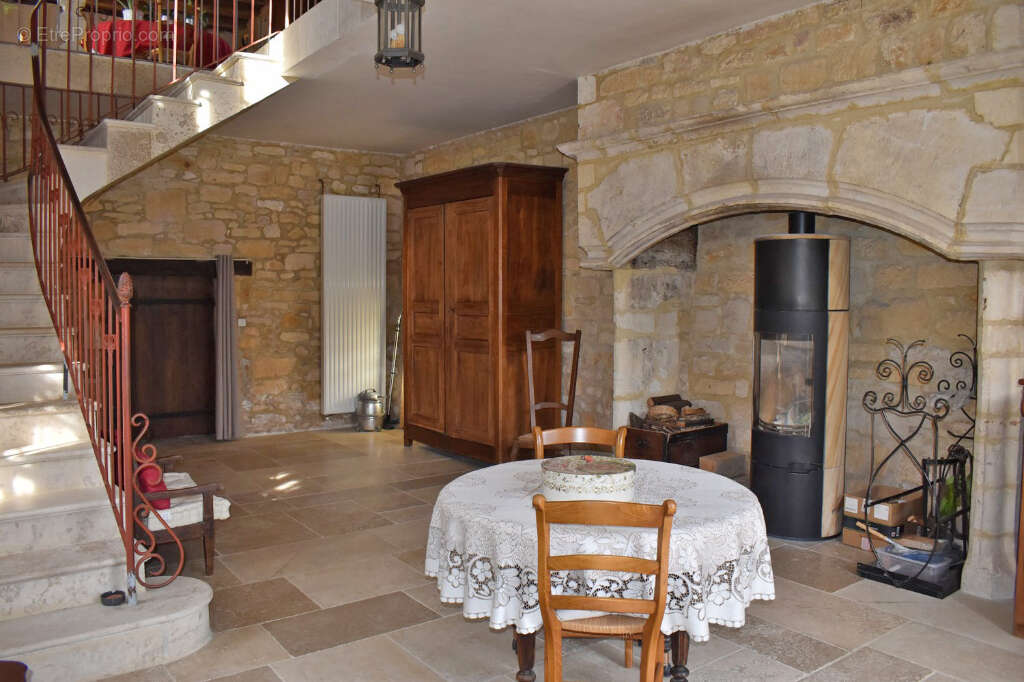 Maison à SALIGNAC-EYVIGUES