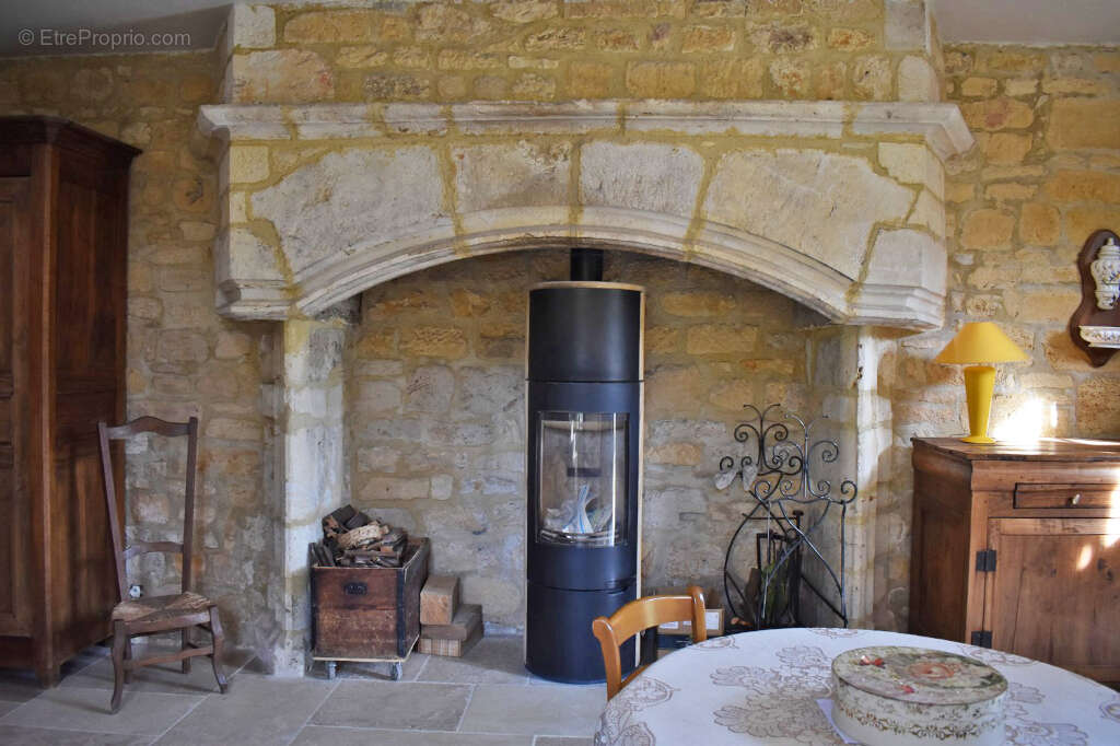 Maison à SALIGNAC-EYVIGUES