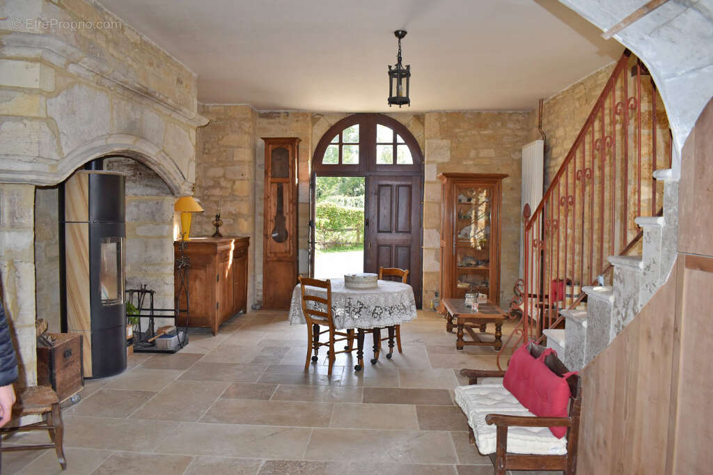 Maison à SALIGNAC-EYVIGUES