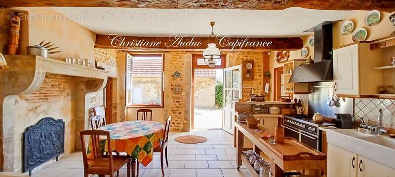 Maison à LA CLAYETTE