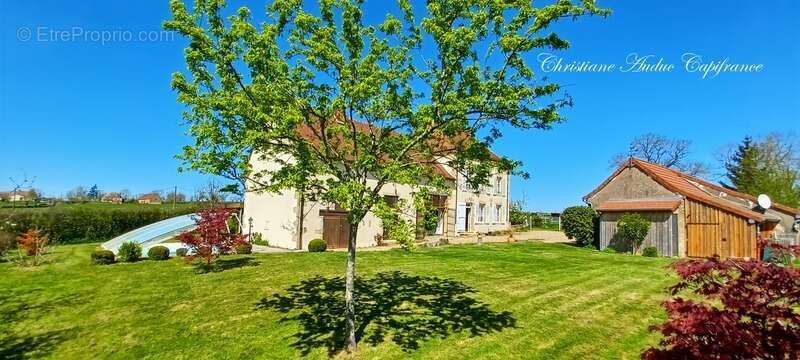 Maison à LA CLAYETTE