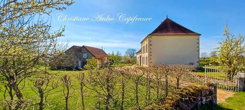 Maison à LA CLAYETTE