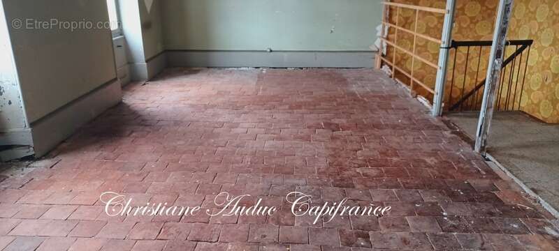 Commerce à SAINT-BONNET-DE-JOUX