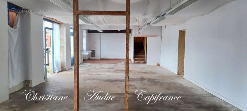 Commerce à SAINT-BONNET-DE-JOUX