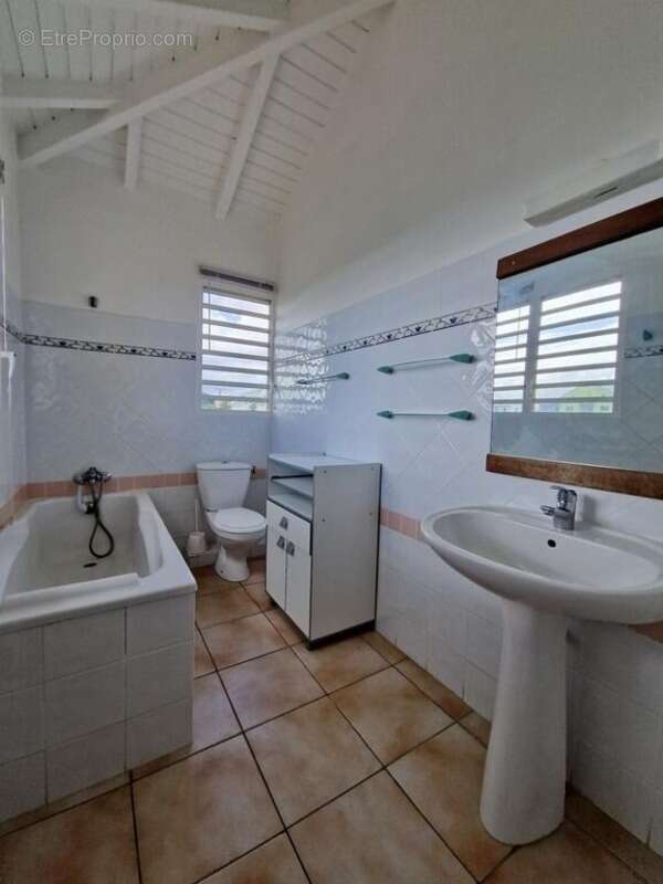 Maison à BAIE-MAHAULT