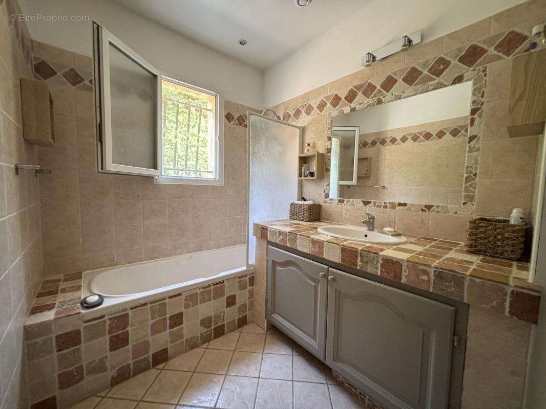 Maison à CHATEAURENARD