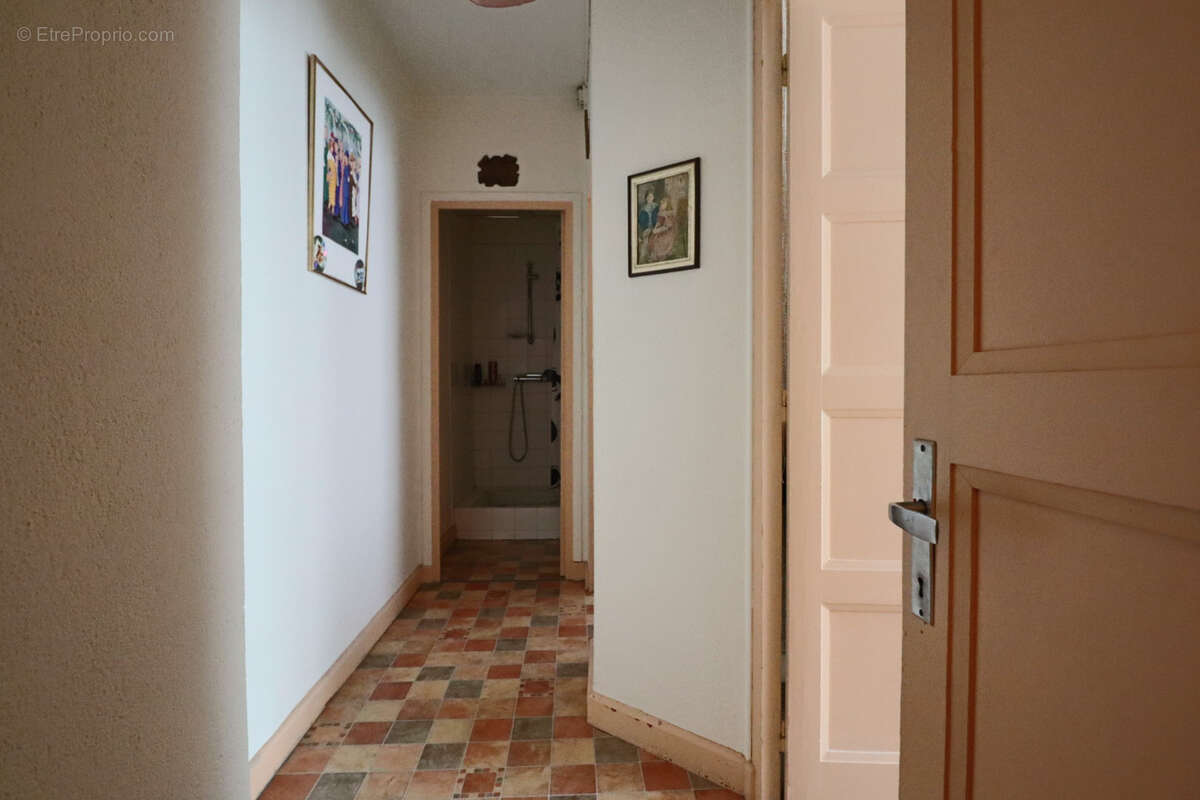 Maison à LA TOUR-D&#039;AUVERGNE