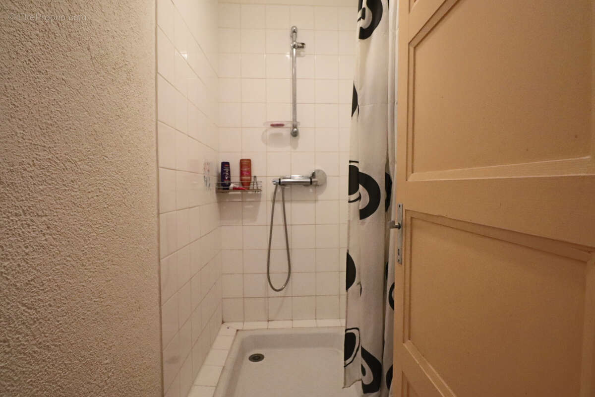 Maison à LA TOUR-D&#039;AUVERGNE