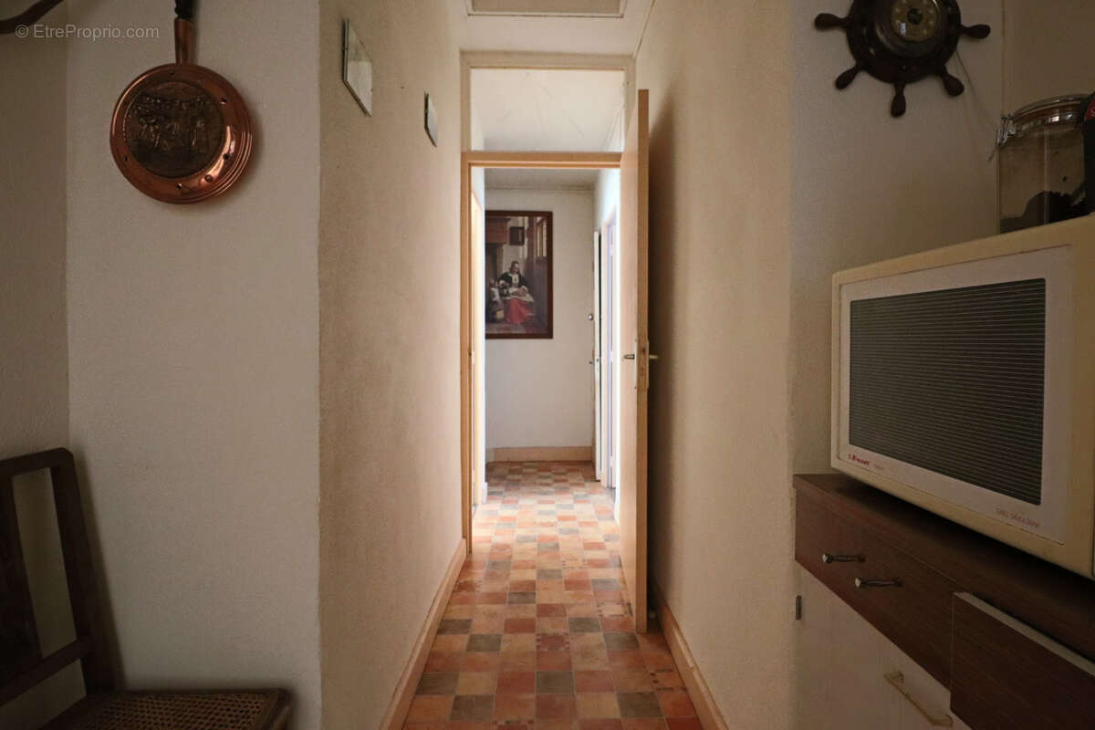 Maison à LA TOUR-D&#039;AUVERGNE