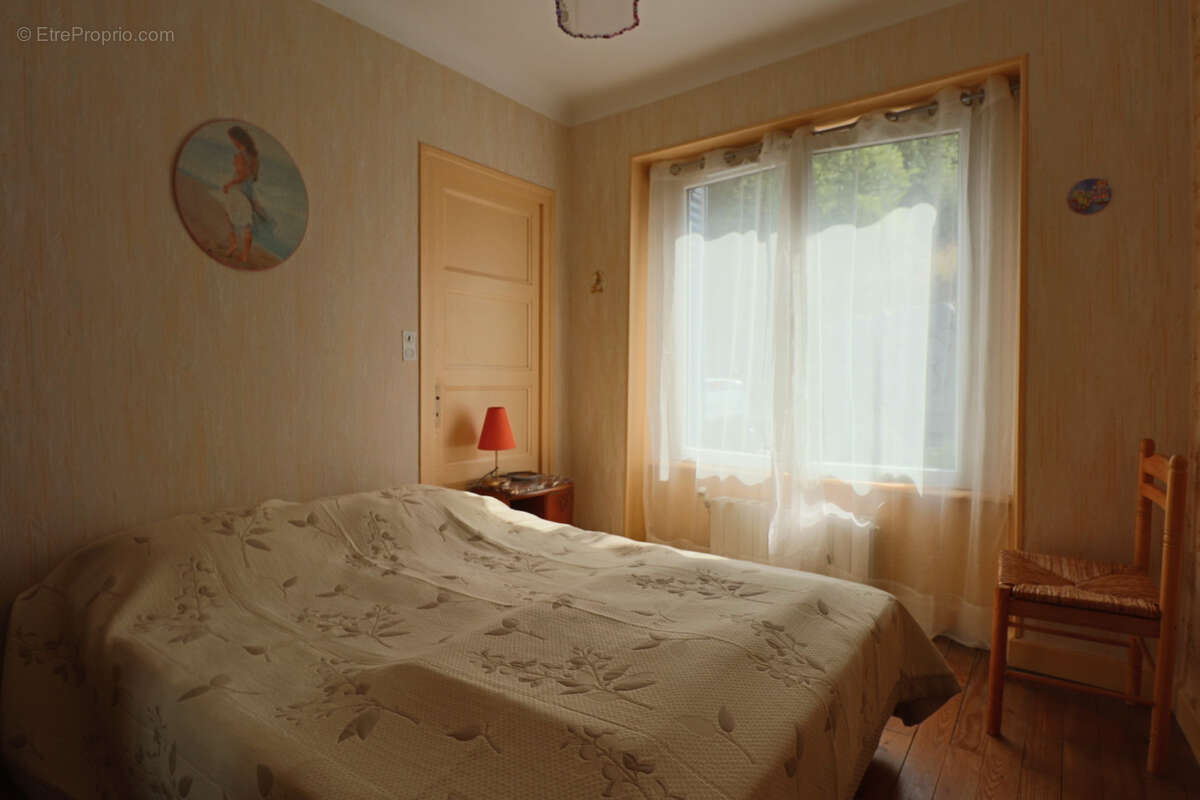 Maison à LA TOUR-D&#039;AUVERGNE