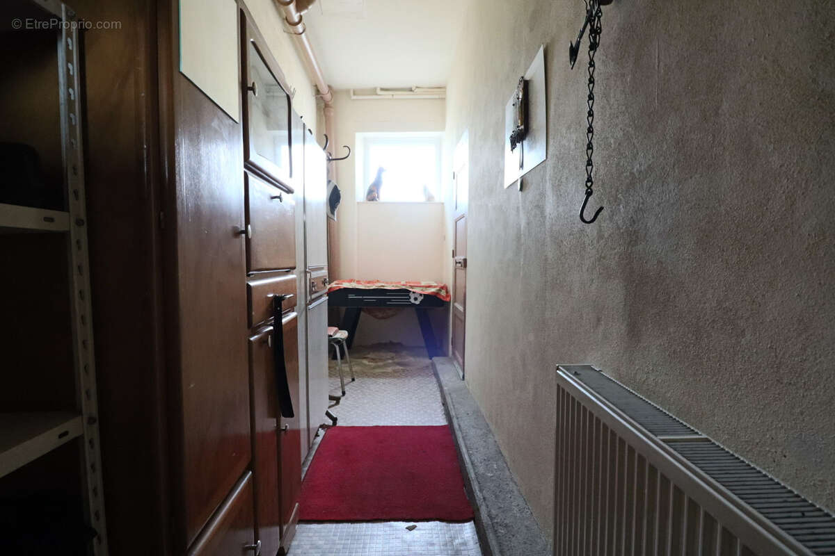 Maison à LA TOUR-D&#039;AUVERGNE