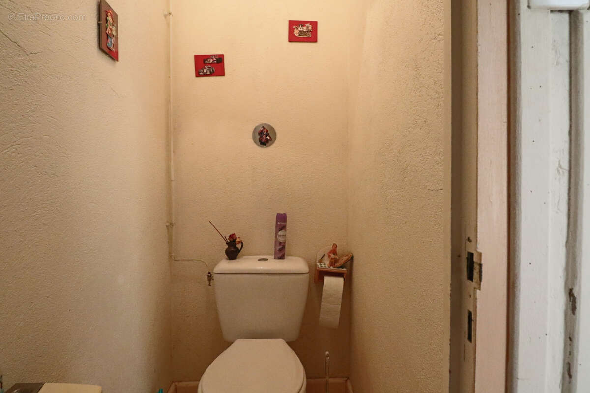 Maison à LA TOUR-D&#039;AUVERGNE