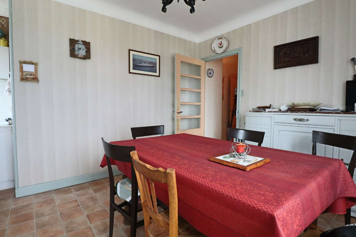 Maison à LA TOUR-D&#039;AUVERGNE