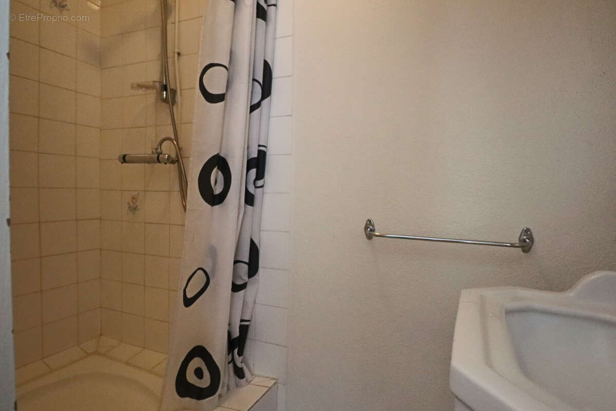 Maison à LA TOUR-D&#039;AUVERGNE