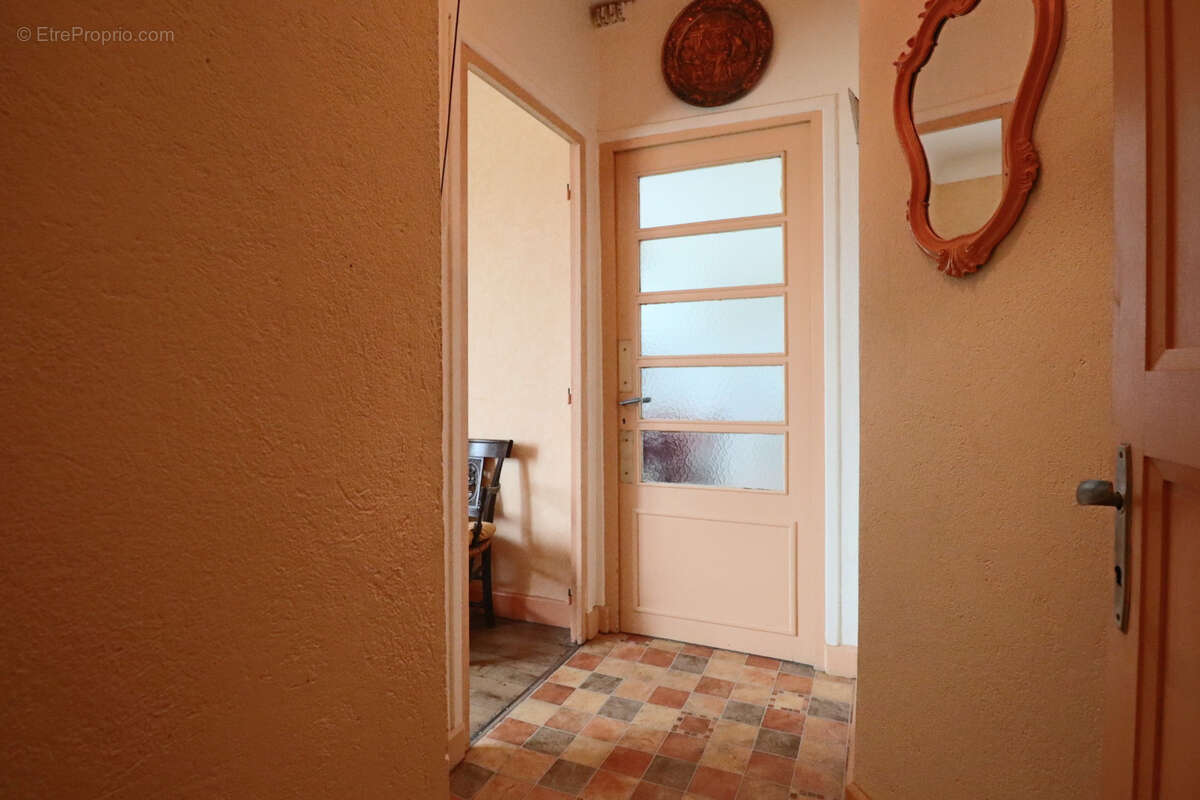 Maison à LA TOUR-D&#039;AUVERGNE