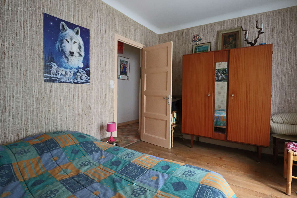 Maison à LA TOUR-D&#039;AUVERGNE