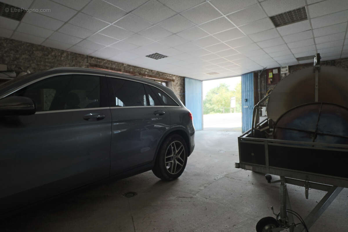 Maison à LA TOUR-D&#039;AUVERGNE