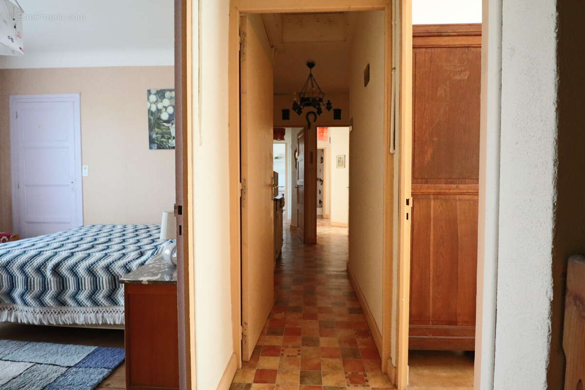 Maison à LA TOUR-D&#039;AUVERGNE