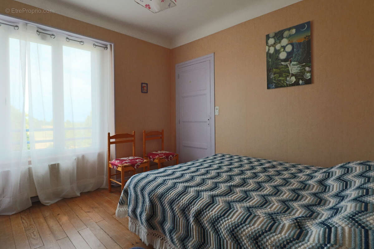 Maison à LA TOUR-D&#039;AUVERGNE