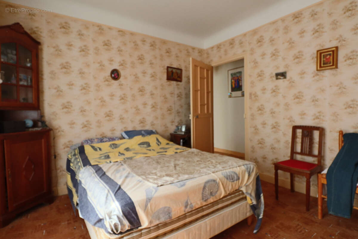 Maison à LA TOUR-D&#039;AUVERGNE