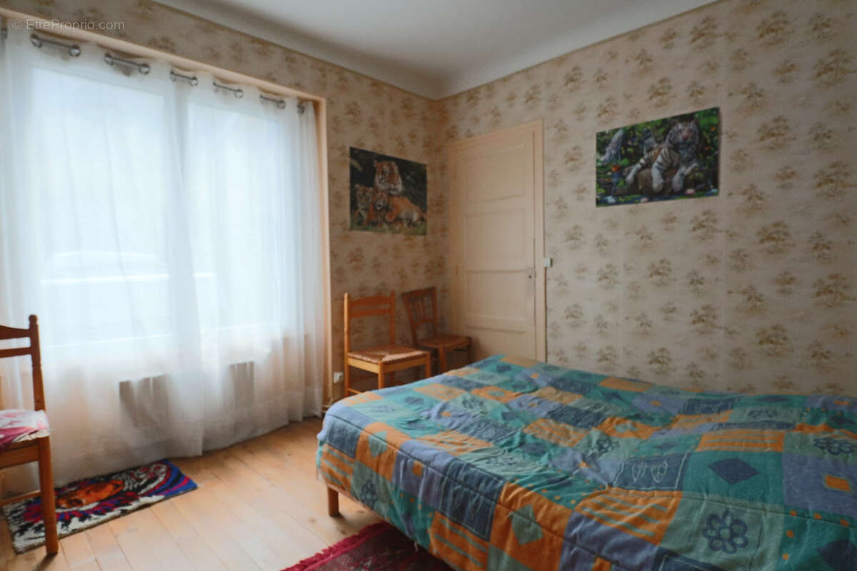 Maison à LA TOUR-D&#039;AUVERGNE