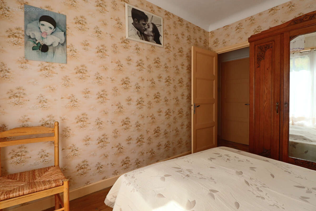 Maison à LA TOUR-D&#039;AUVERGNE