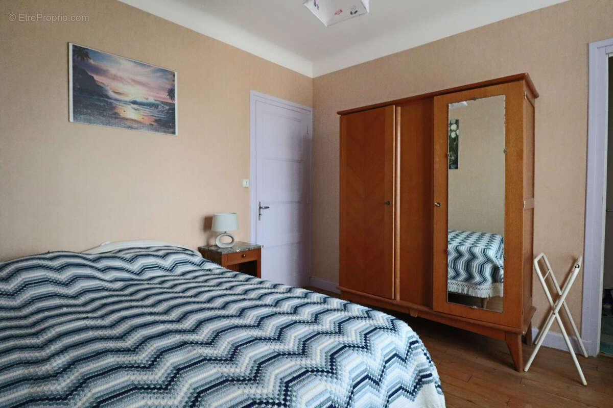 Maison à LA TOUR-D&#039;AUVERGNE