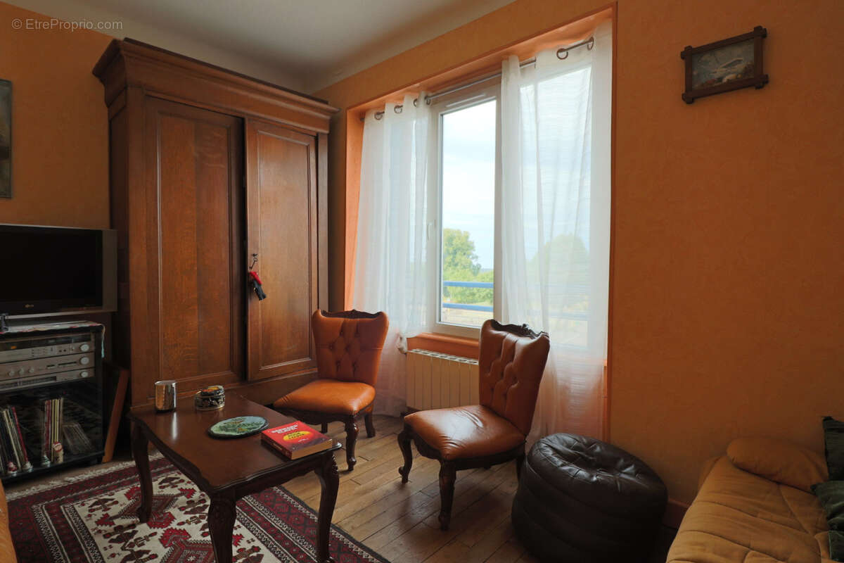 Maison à LA TOUR-D&#039;AUVERGNE