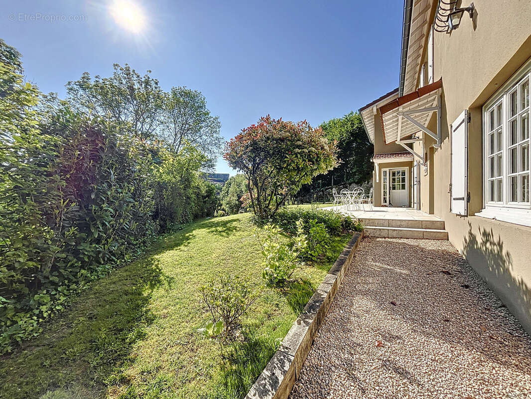 Maison à FRANCHEVILLE