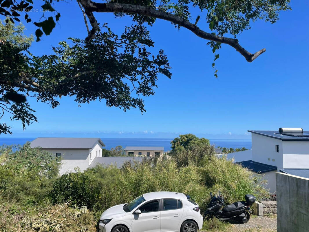 Terrain à SAINT-PIERRE