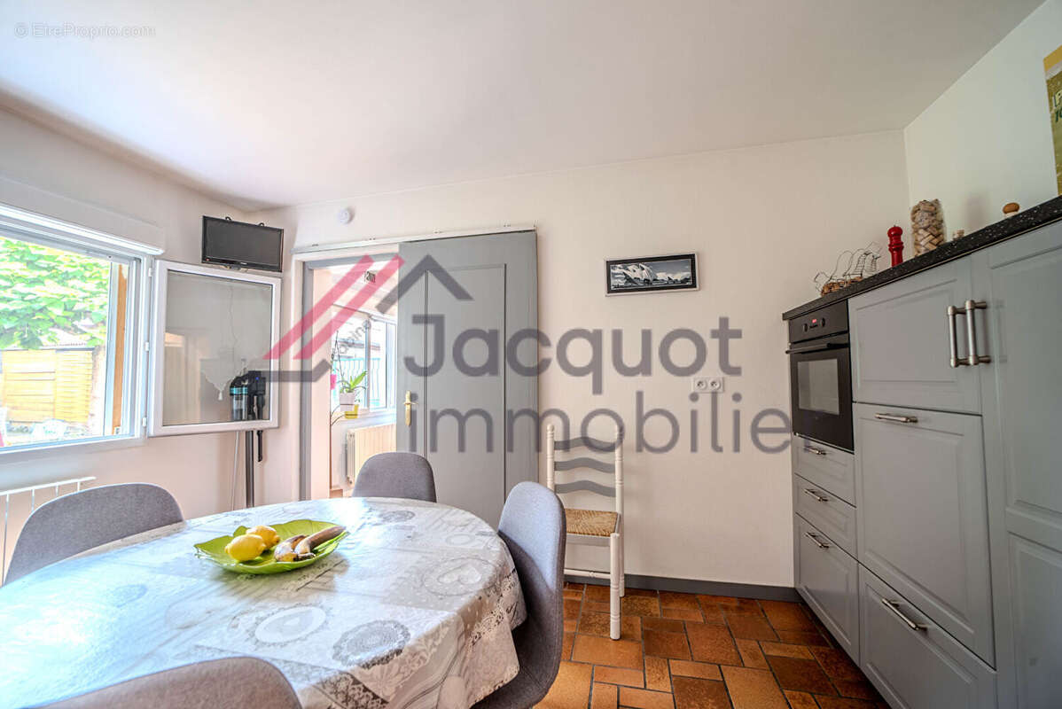 Maison à LONS-LE-SAUNIER