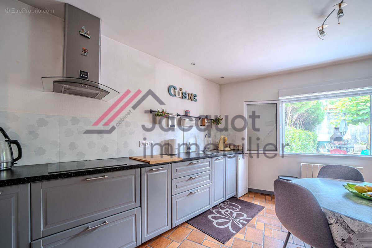 Maison à LONS-LE-SAUNIER