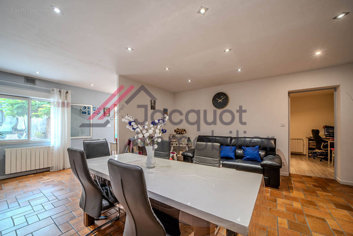 Maison à LONS-LE-SAUNIER