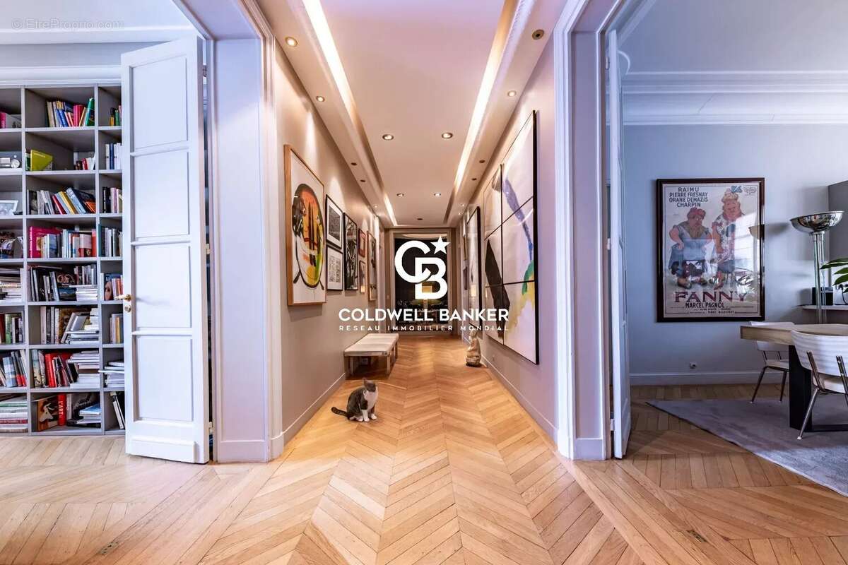 Appartement à PARIS-16E