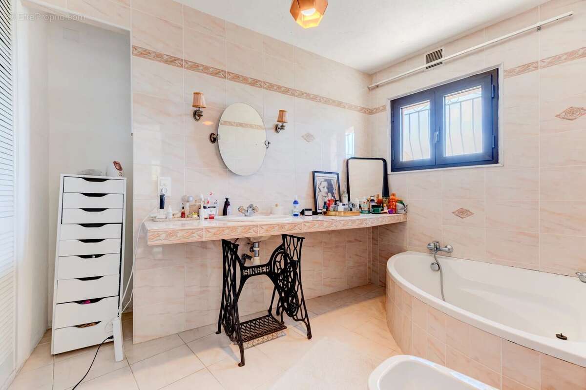 Maison à TOURRETTES-SUR-LOUP