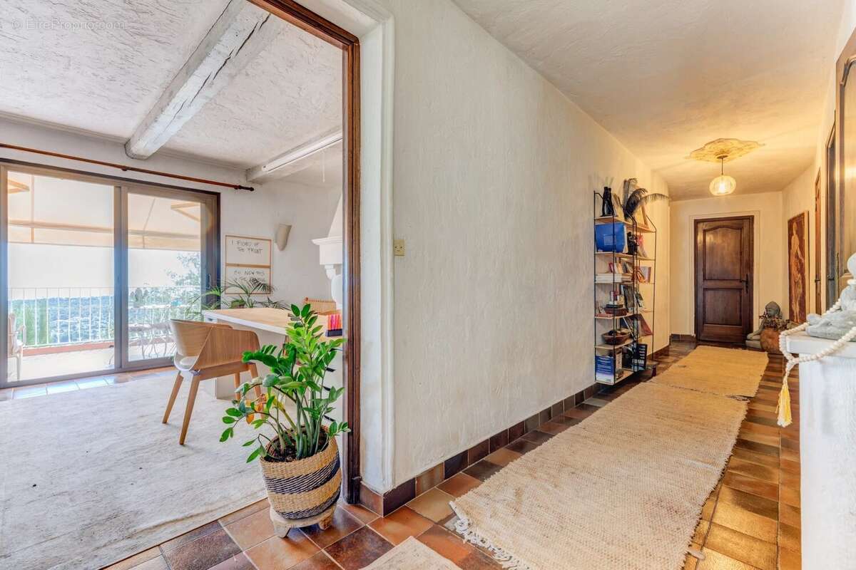 Maison à TOURRETTES-SUR-LOUP