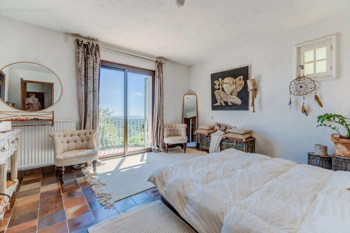 Maison à TOURRETTES-SUR-LOUP