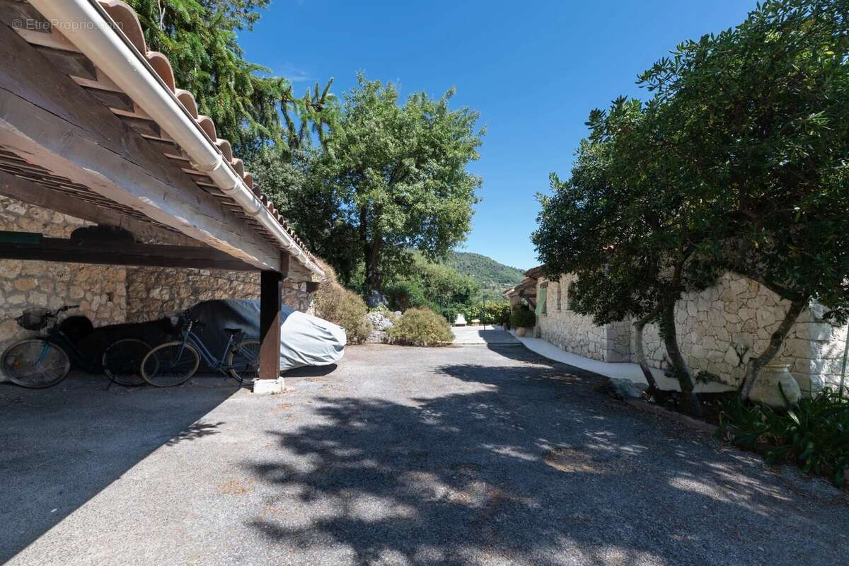Maison à TOURRETTES-SUR-LOUP