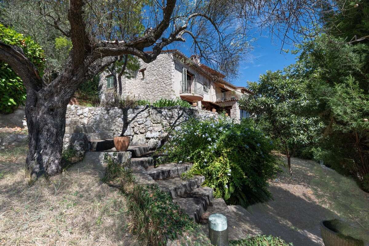 Maison à TOURRETTES-SUR-LOUP