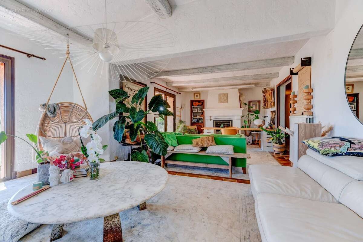 Maison à TOURRETTES-SUR-LOUP